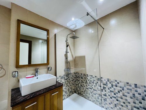 Lonrah Hacienda Riquelme Golf Resort HR129 bathroom 01