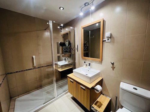 Lonrah Hacienda Riquelme Golf Resort HR138 bathroom 01