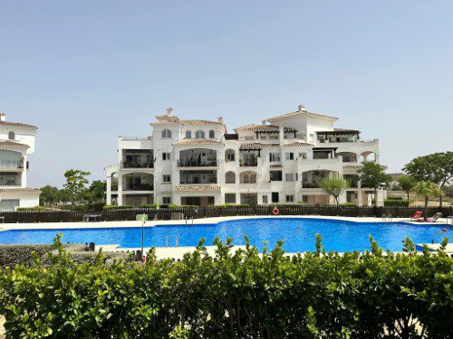 HR288 swimming pool views