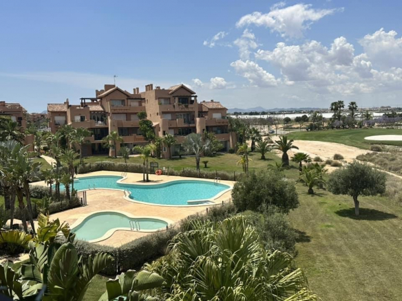 MM018 golf views pool