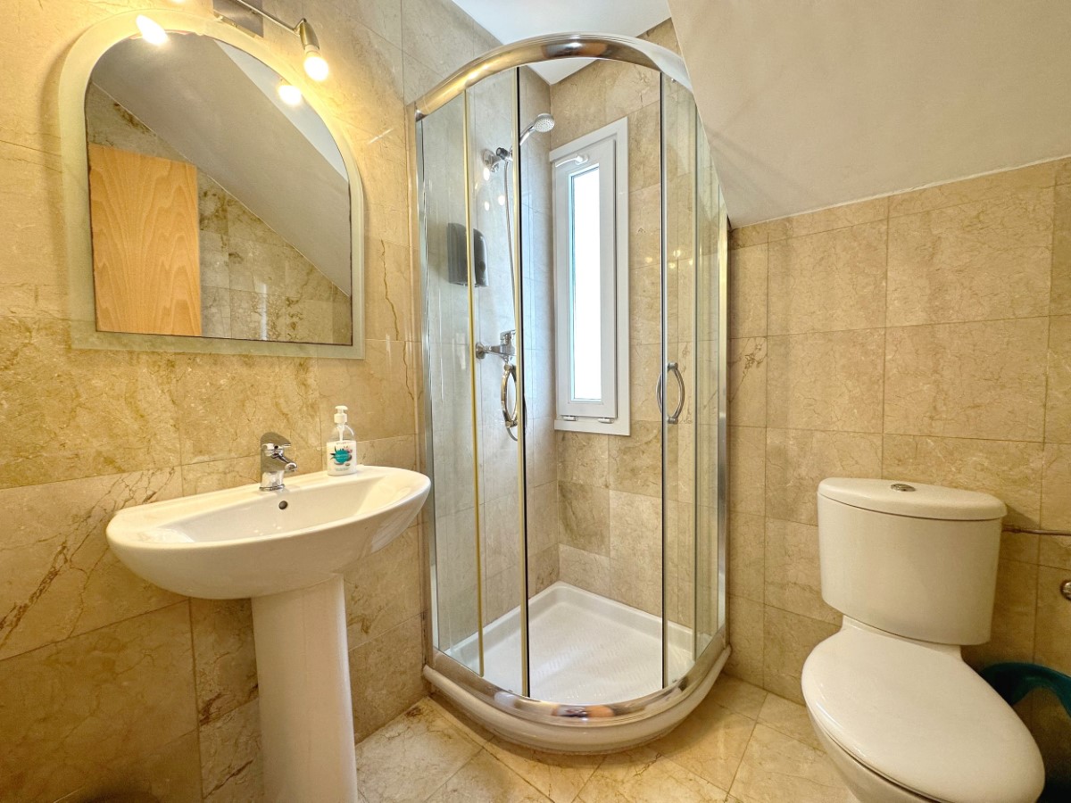 M017 bathroom shower toilet