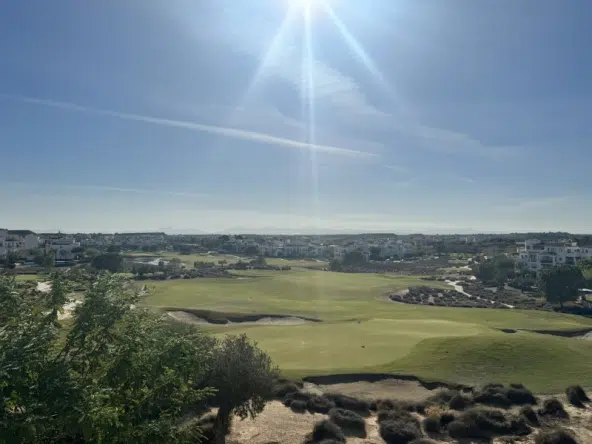 HR343 views golf course