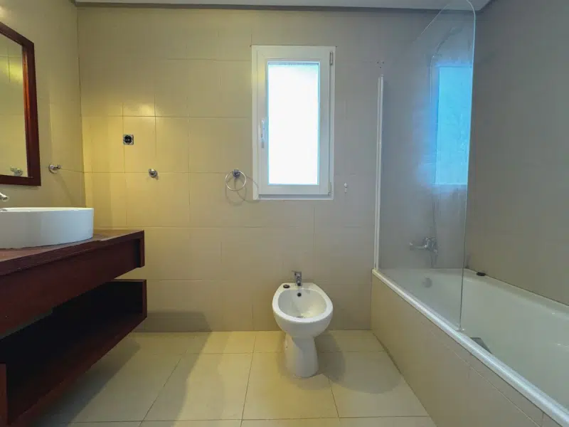 LT054 bathroom bath toilet
