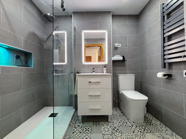 HR355 bathroom with shower
