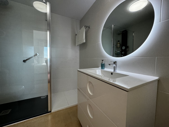 MM030 bathroom shower