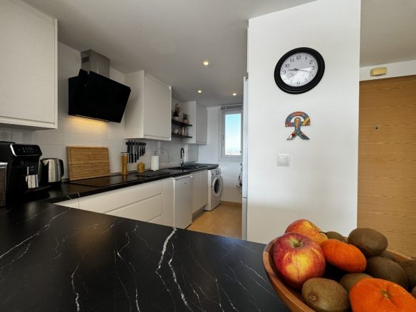 MM030 fully equipped kitchen