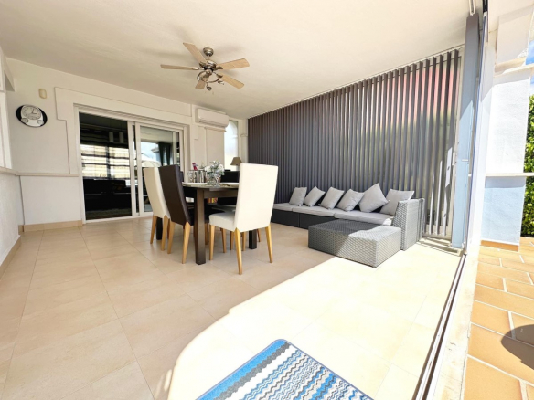 MM027 living room to terrace