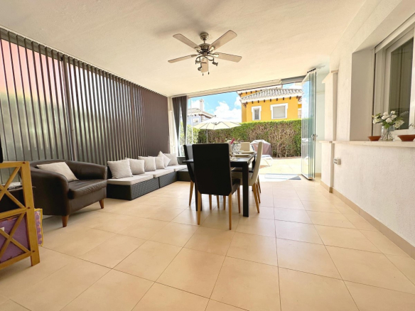 MM027 sunny living room