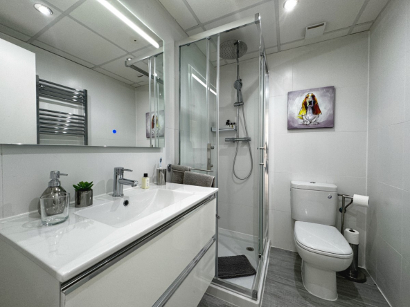 MM028 bathroom