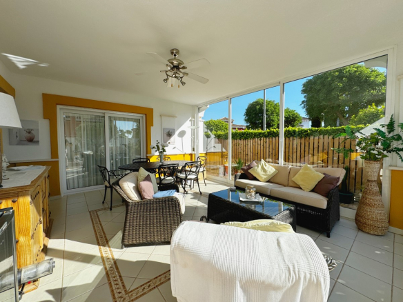 MM033 glazed terrace