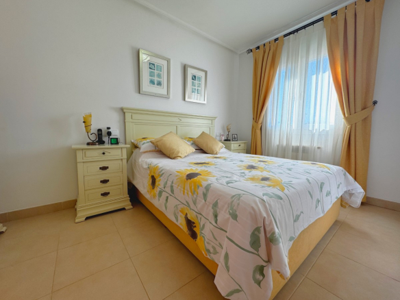 MM033 master bedroom