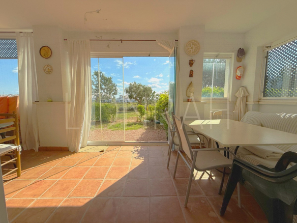 TST000 sunny terrace