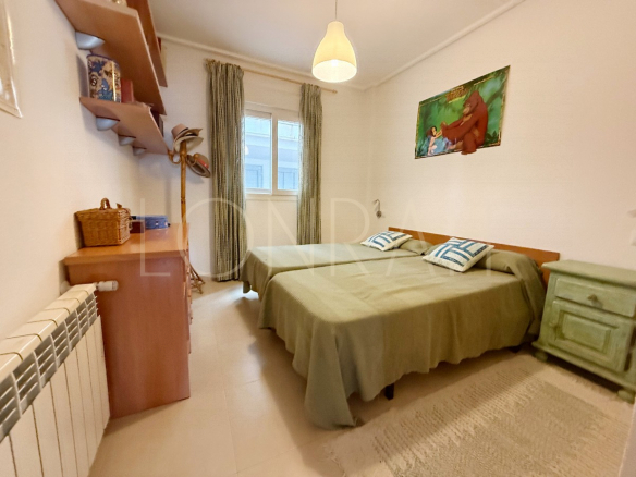 TST000 twin bed bedroom