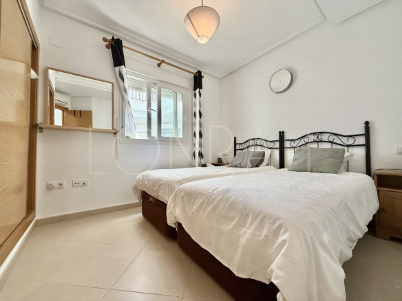 Hr523 master bedroom