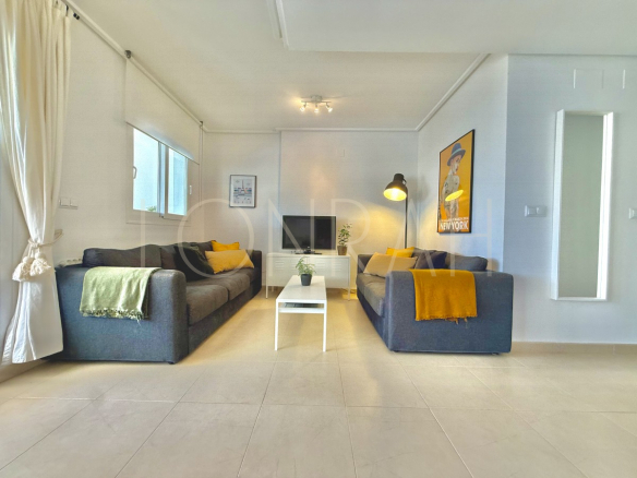 HR542 13 living room 3