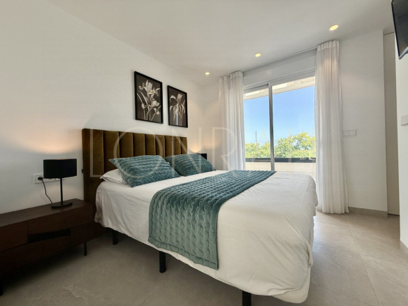 SR006 10 master bedroom