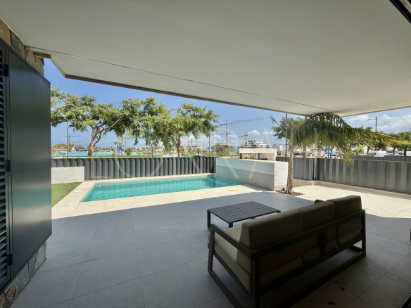 SR006 2 outside seating