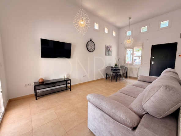 MM053 living room