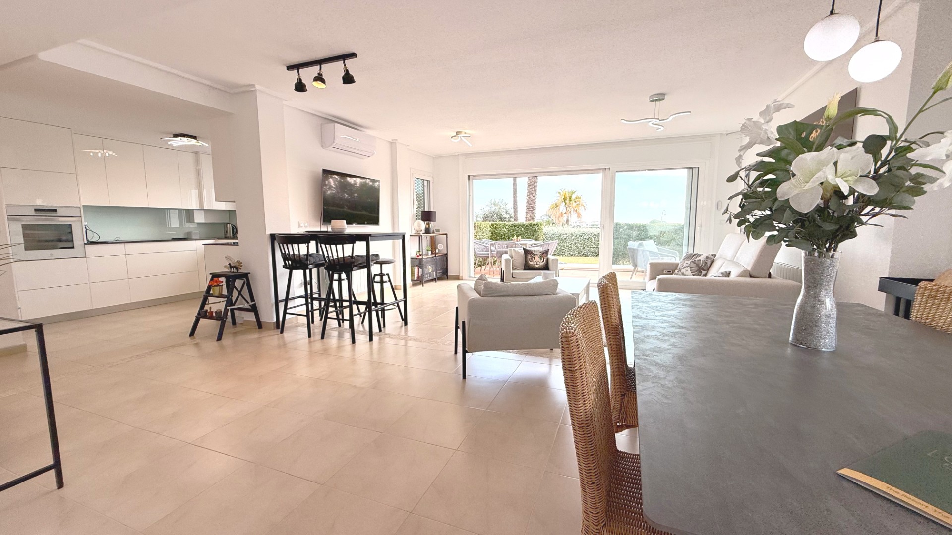 Hr560 1 Main Photo Hr560 1 Main Photo