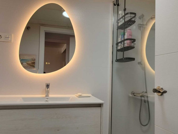 MM060 bathroom