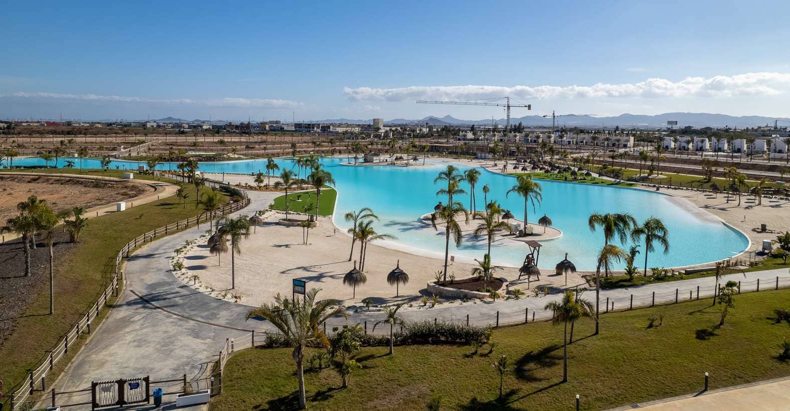 SR016 10 resort lagoon